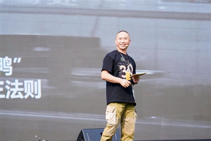 周富裕分享企业发展历程。